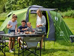 Kempovanie so stanom Coleman a grilovanie na prenosnom grile Campingaz